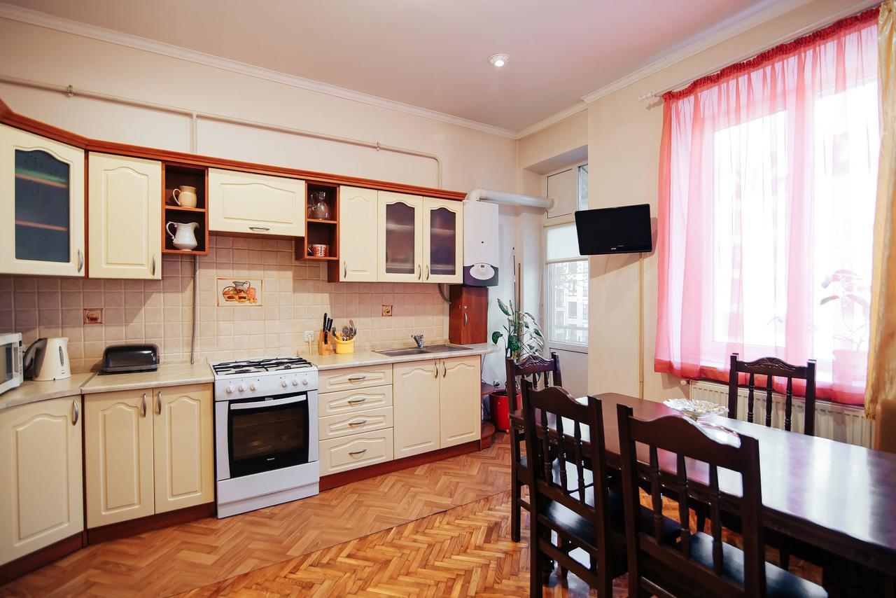 Centreville Apartments Ιβανό-Φρανκίβσκ Εξωτερικό φωτογραφία